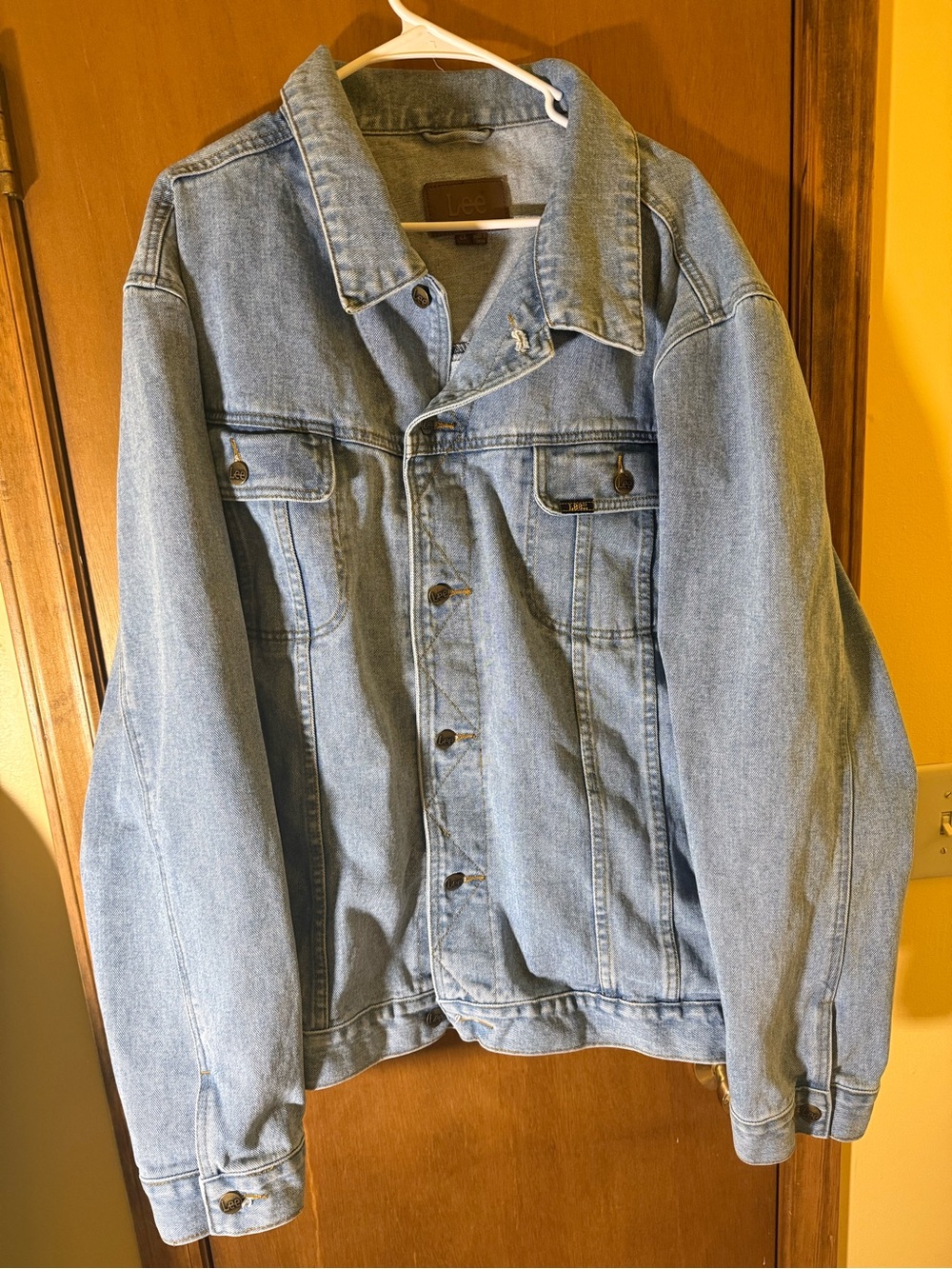 Lee Light Wash Blue Denim Jacket - Classic Trucker Style